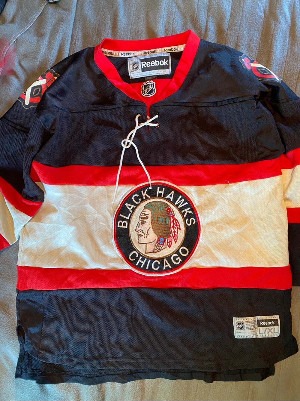 Vintage Reebok Black and Red Chicago Blackhawks Kids Hockey Jersey